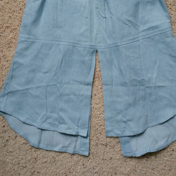 Beaded button down sleeveless - Picture 2 of 4